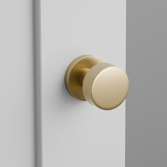 Satin brass door knob, privary door lock, passage and dummy potions. Magnetic door tubular latch. Easy to install