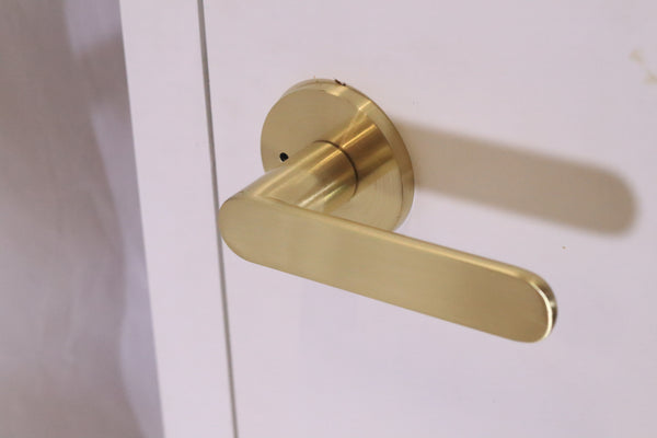 Zuperior satin brass lewon door handles suit for USA, Canada, Australia door holes. Simple design suitable for modern home decoration for your bedroom, bathroom, etc.